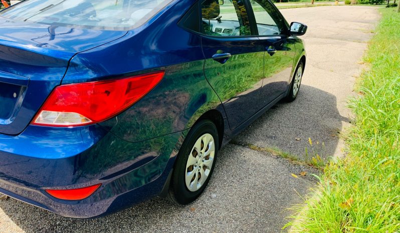 
								2015 HYUNDAI ACCENT full									