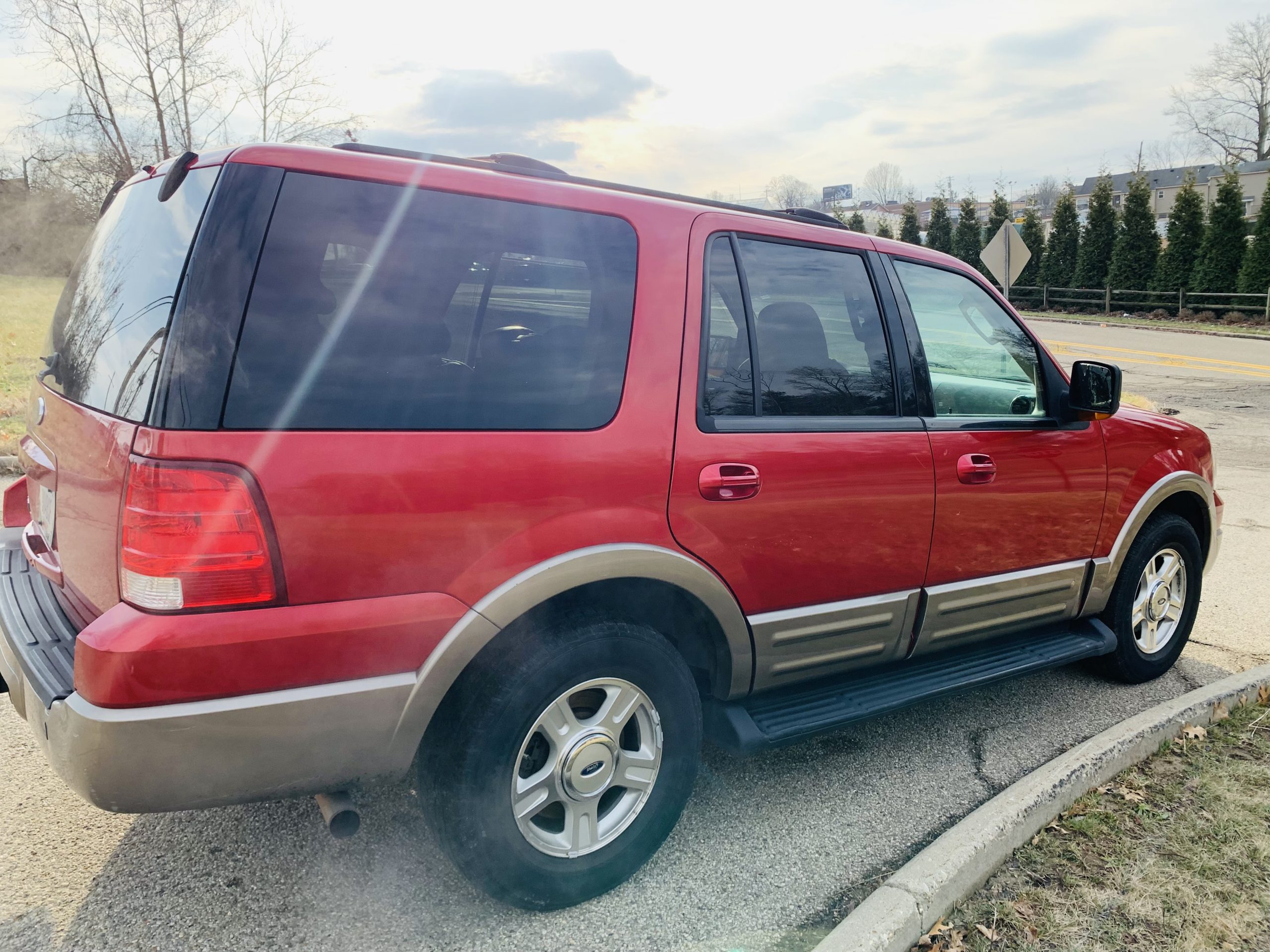 2003 Ford Expedition Akira Auto